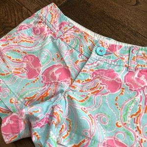 Lilly Pulitzer Walsh shorts in jellies print- 00